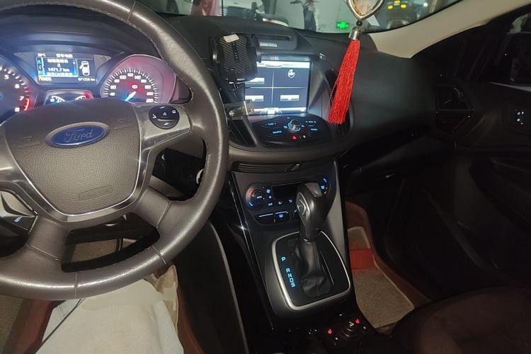 Used Ford Kuga 2015 2.0L GTDi Four-Wheel-Drive Sport Model Center Console