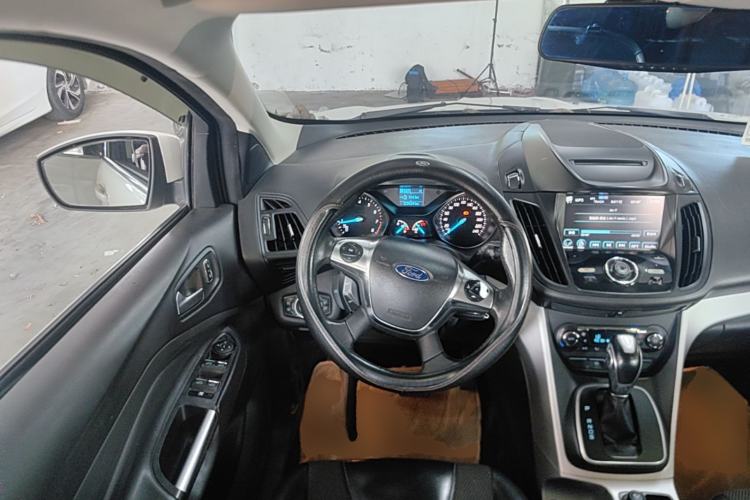 Used Ford Kuga 2015 1.5L GTDi Two-Wheel Drive Fashion Edition Center Console