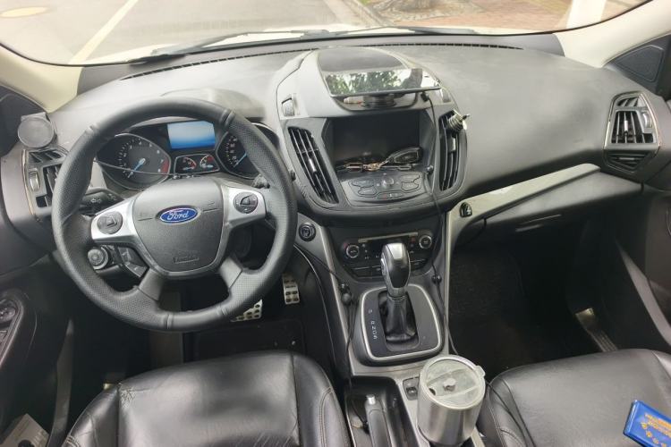 Used Ford Kuga 2015 1.5L GTDi Four-Wheel-Drive Elite Model Center Console