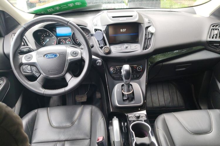 Used Ford Kuga 2015 2.0L GTDi Four-Wheel-Drive Sport Model Center Console