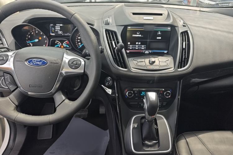 Used Ford Kuga 2015 2.0L GTDi Four-Wheel-Drive Sport Model Center Console