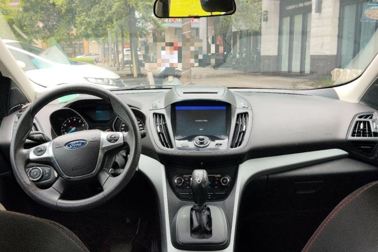 Used Ford Kuga 2015 1.5L GTDi Two-Wheel-Drive Comfort Model Center Console