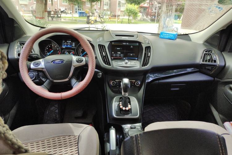 Used Ford Kuga 2015 2.0L GTDi Four-Wheel-Drive Sport Model Center Console