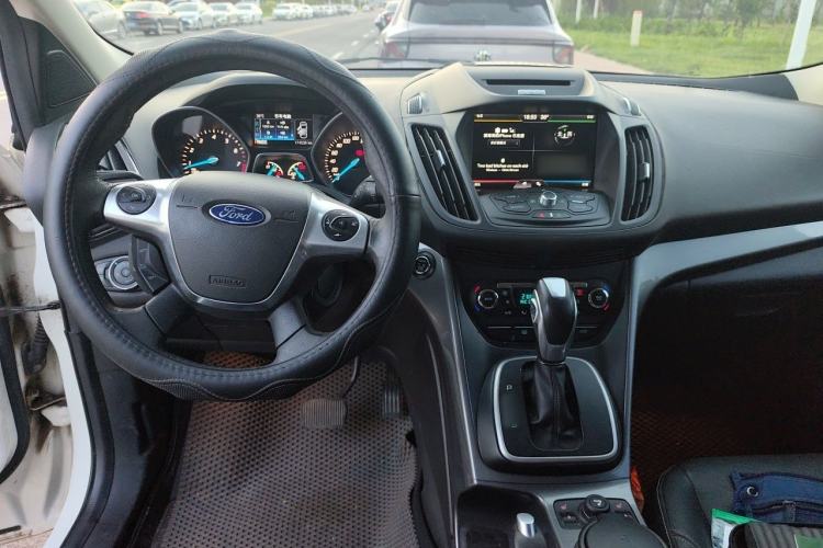 Used Ford Kuga 2015 2.0L GTDi Four-Wheel Drive Elite Model Center Console