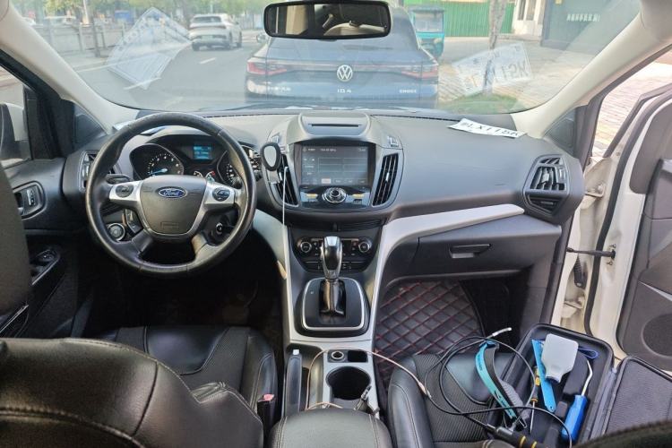 Used Ford Kuga 2015 1.5L GTDi Two-Wheel Drive Fashion Edition Center Console