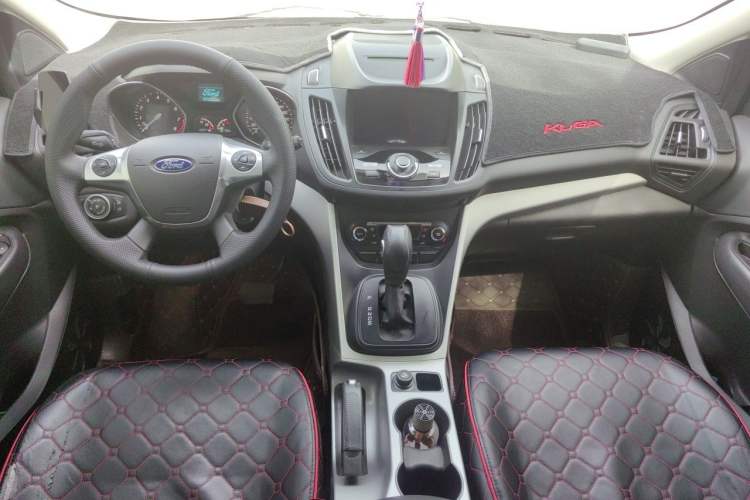 Used Ford Kuga 2015 1.5L GTDi Two-Wheel-Drive Comfort Model Center Console