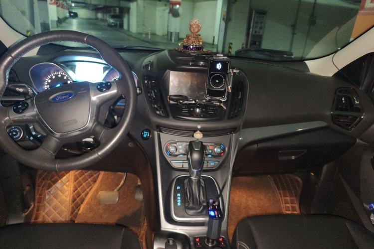 Used Ford Kuga 2015 1.5L GTDi Four-Wheel-Drive Elite Model Center Console