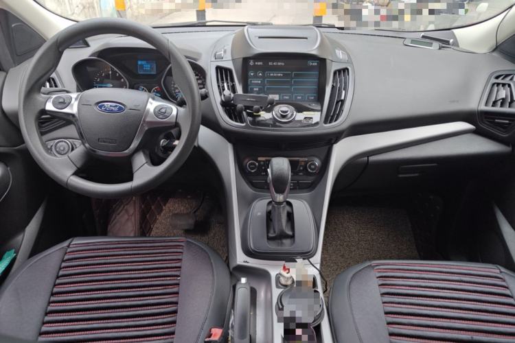 Used Ford Kuga 2015 1.5L GTDi Two-Wheel-Drive Comfort Model Center Console
