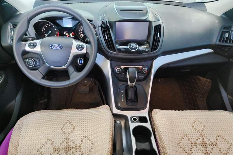 Used Ford Kuga 2015 1.5L GTDi Two-Wheel-Drive Comfort Model Center Console
