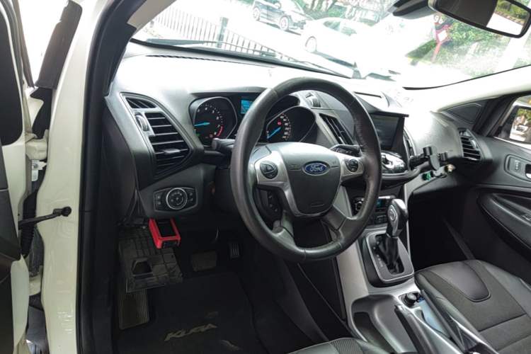 Used Ford Kuga 2015 1.5L GTDi Two-Wheel Drive Fashion Edition Center Console