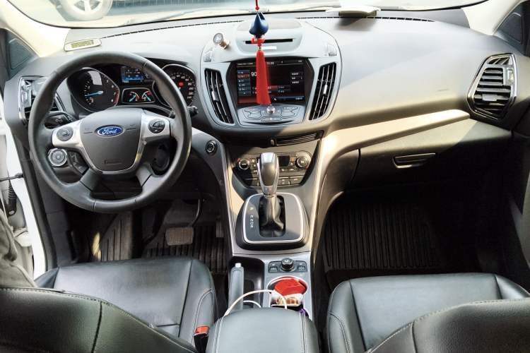 Used Ford Kuga 2015 1.5L GTDi Four-Wheel-Drive Elite Model Center Console