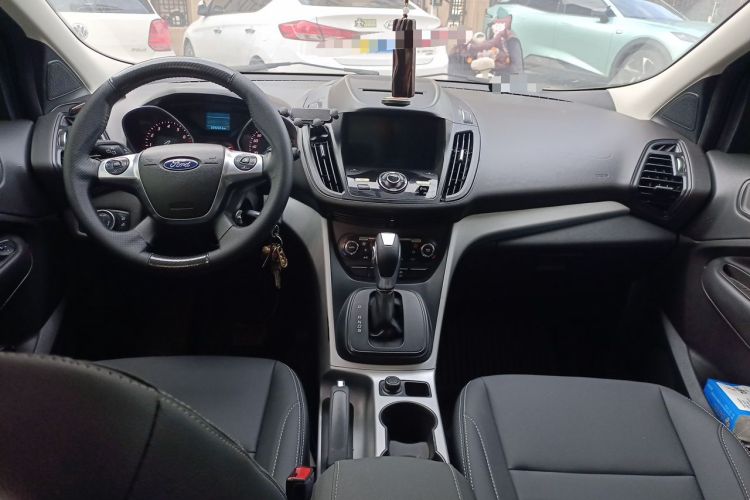 Used Ford Kuga 2015 1.5L GTDi Two-Wheel-Drive Comfort Model Center Console