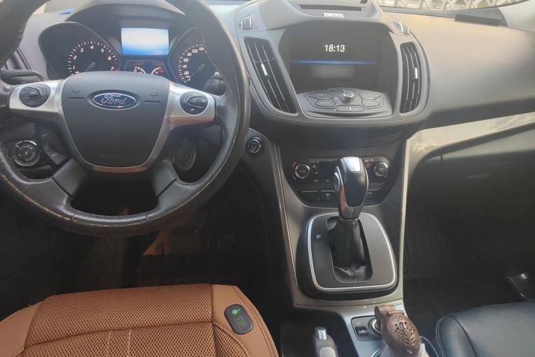 Used Ford Kuga 2015 1.5L GTDi Four-Wheel-Drive Elite Model Center Console