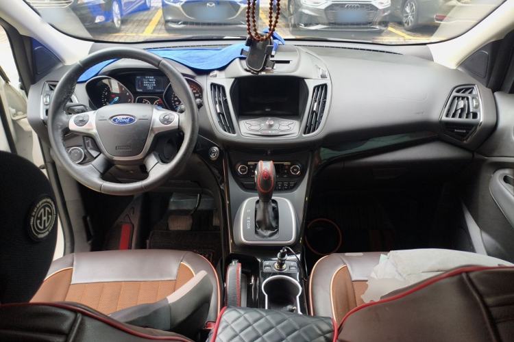 Used Ford Kuga 2015 2.0L GTDi Four-Wheel-Drive Sport Model Center Console