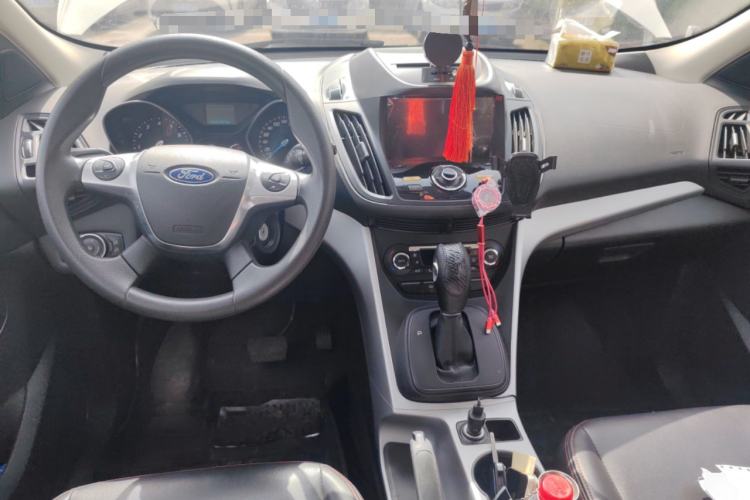 Used Ford Kuga 2015 1.5L GTDi Two-Wheel-Drive Comfort Model Center Console