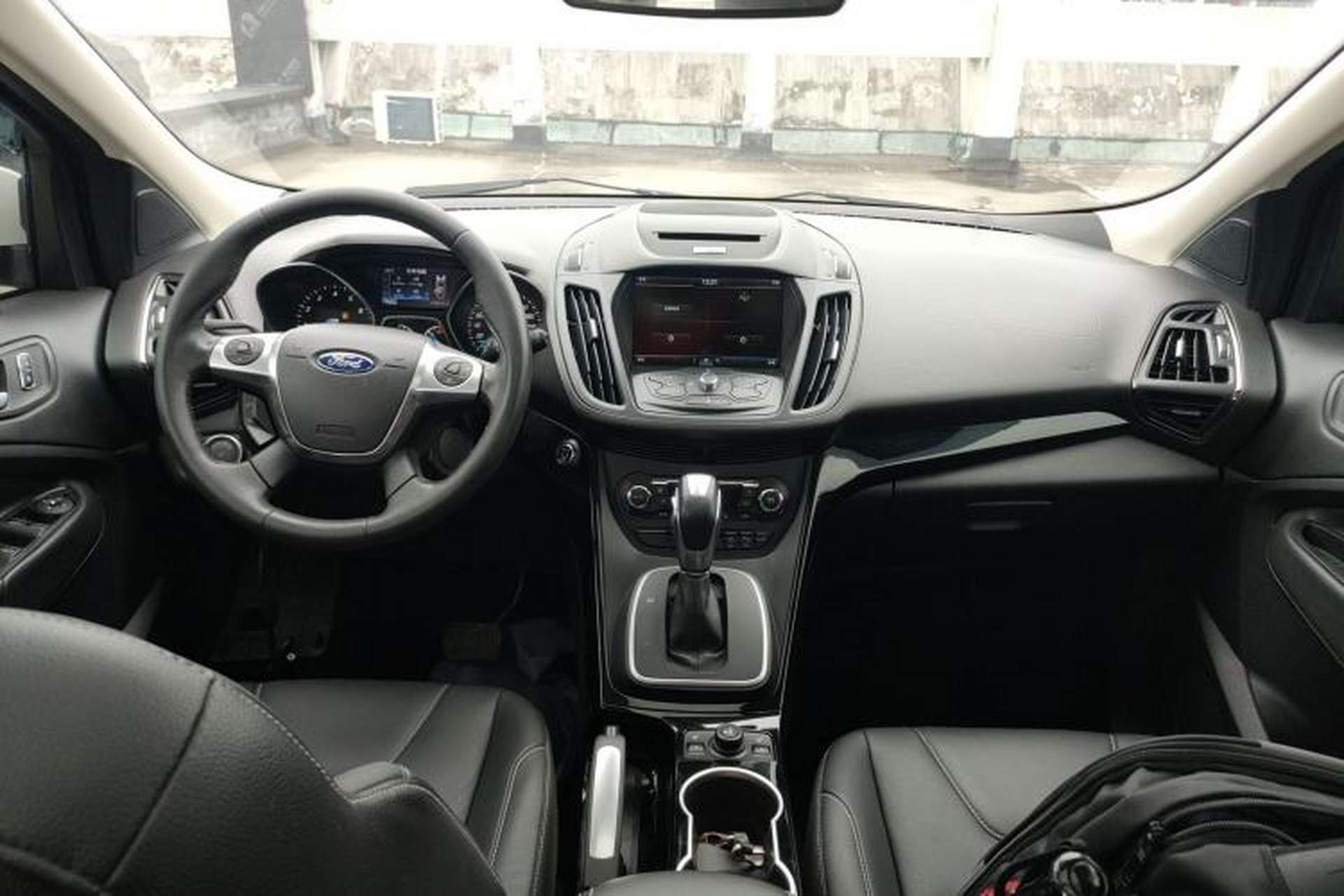 Used Ford Kuga 2015 2.0L GTDi Four-Wheel-Drive Sport Model Center Console