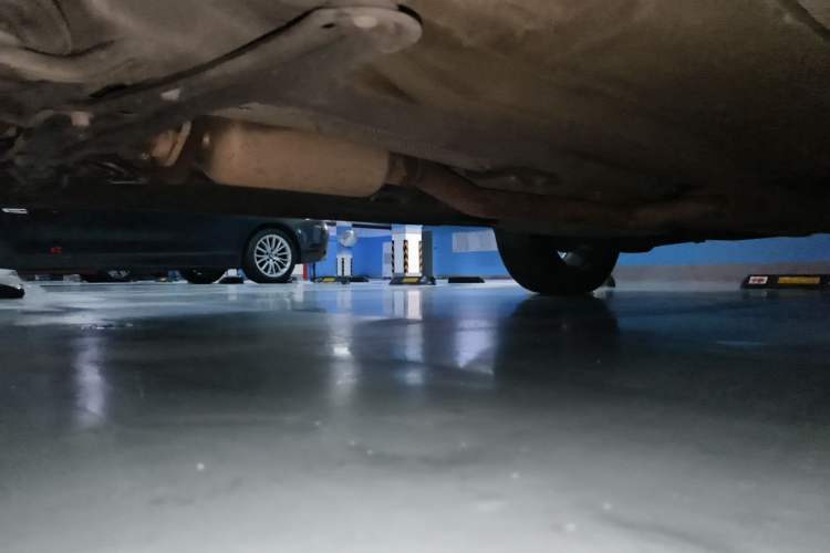 Used Ford Kuga 2015 2.0L GTDi Four-Wheel-Drive Sport Model Chassis Front Left