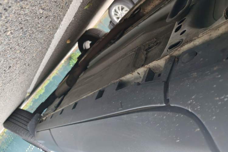 Used Ford Kuga 2015 2.0L GTDi Four-Wheel-Drive Sport Model Chassis Front Left