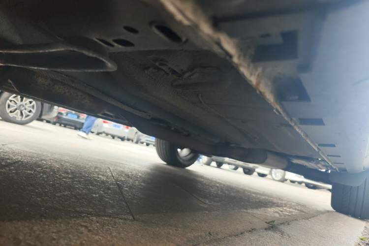 Used Ford Kuga 2015 2.0L GTDi Four-Wheel-Drive Sport Model Chassis Front Left