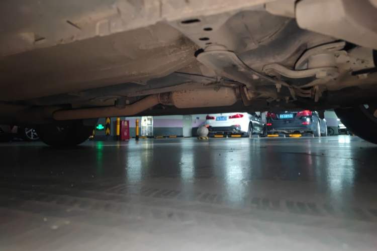 Used Ford Kuga 2015 2.0L GTDi Four-Wheel-Drive Sport Model Chassis Front Right