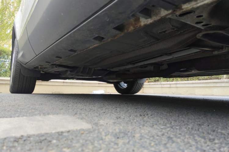 Used Ford Kuga 2015 2.0L GTDi Four-Wheel-Drive Sport Model Chassis Front Right