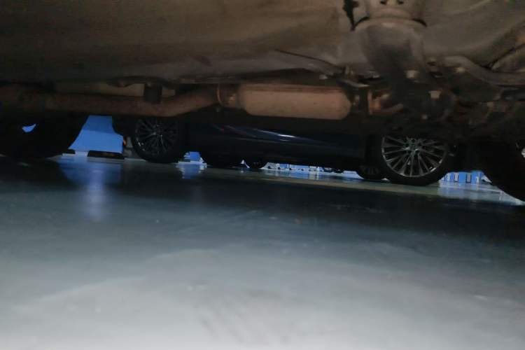 Used Ford Kuga 2015 2.0L GTDi Four-Wheel-Drive Sport Model Chassis Front Right