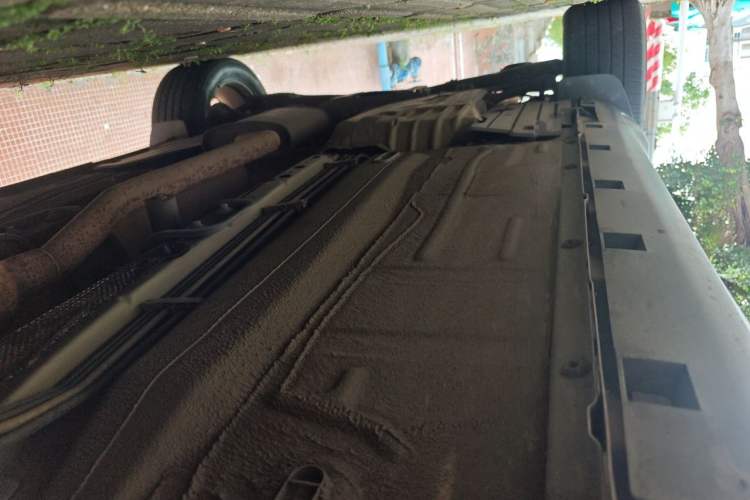 Used Ford Kuga 2015 2.0L GTDi Four-Wheel-Drive Sport Model Chassis Front Right
