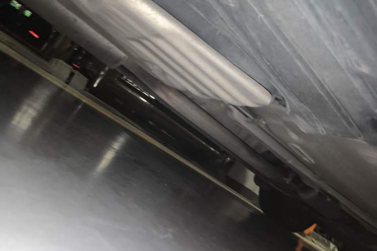 Used Ford Kuga 2015 2.0L GTDi Four-Wheel-Drive Sport Model Chassis Rear Right