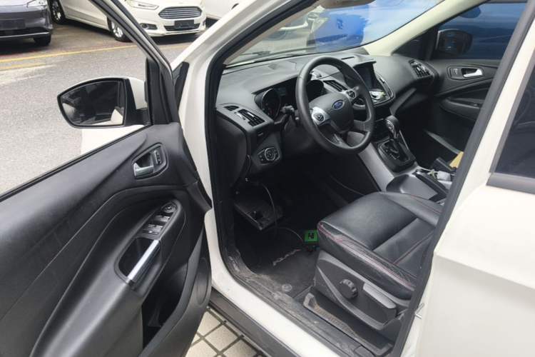 Used Ford Kuga 2015 1.5L GTDi Two-Wheel-Drive Comfort Model Driver Seat