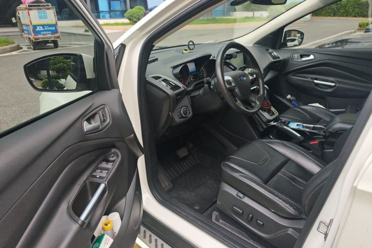 Used Ford Kuga 2015 2.0L GTDi Four-Wheel-Drive Sport Model Driver Seat