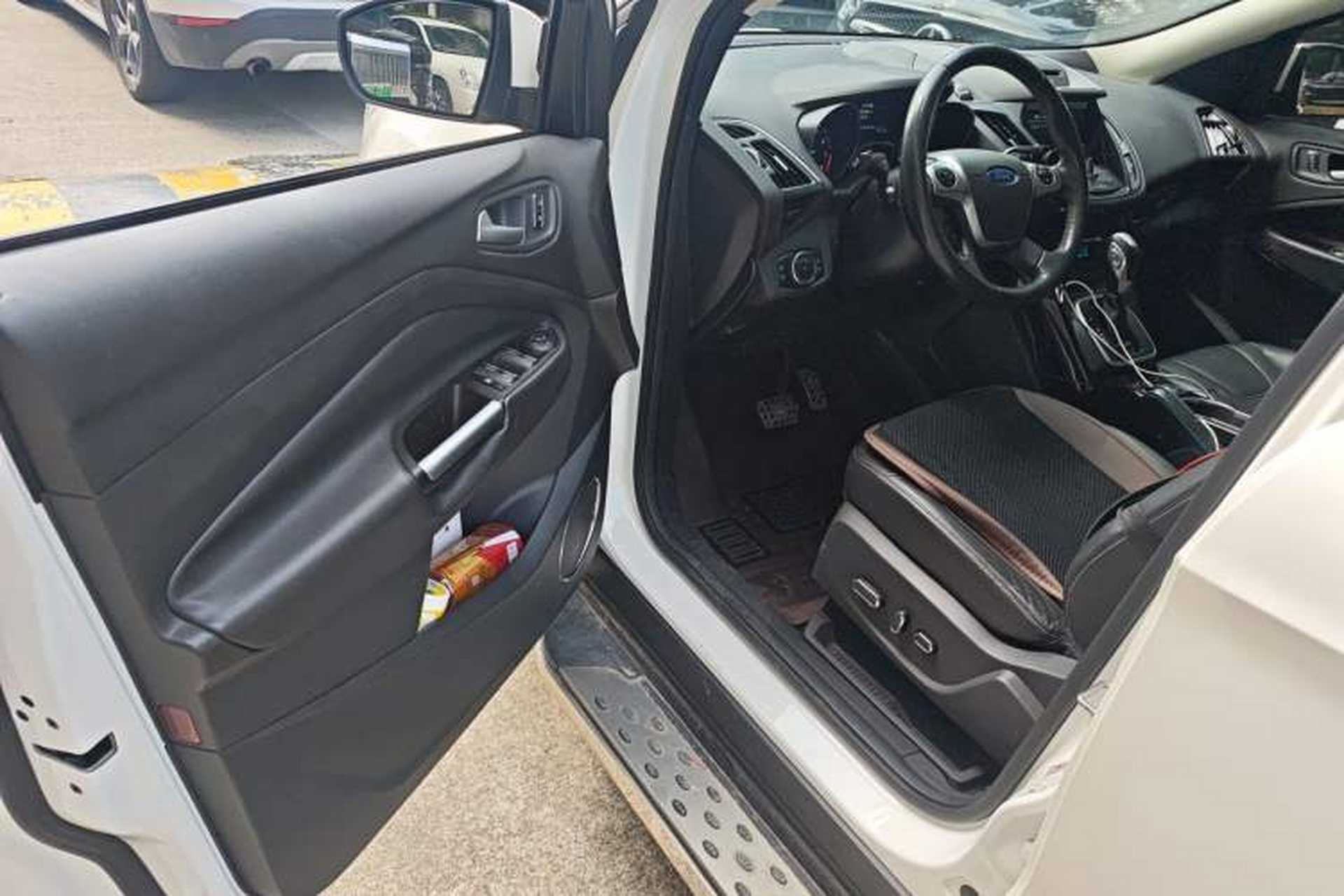 Used Ford Kuga 2015 2.0L GTDi Four-Wheel-Drive Sport Model Driver Seat