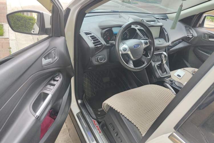 Used Ford Kuga 2015 2.0L GTDi Four-Wheel-Drive Sport Model Driver Seat