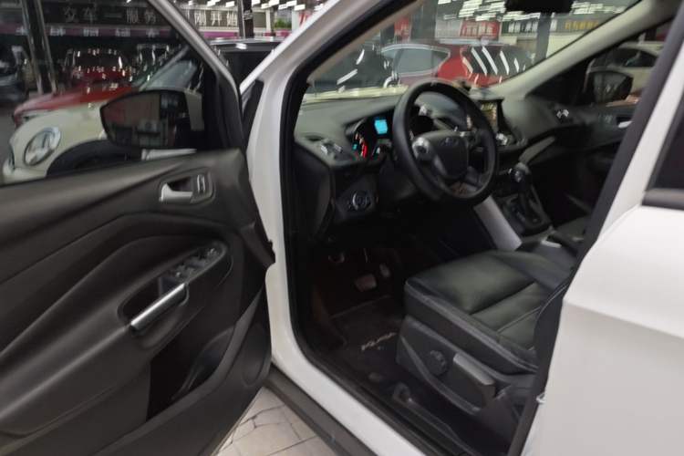 Used Ford Kuga 2015 1.5L GTDi Two-Wheel-Drive Comfort Model Driver Seat