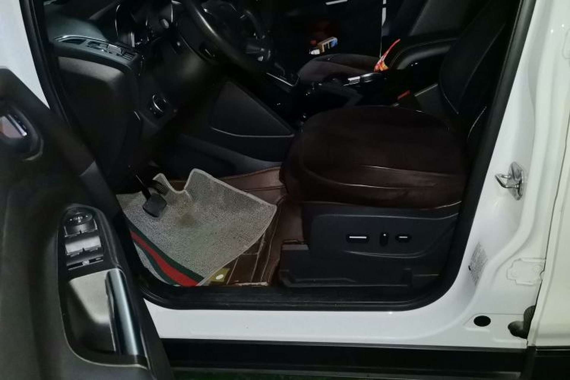 Used Ford Kuga 2015 2.0L GTDi Four-Wheel-Drive Sport Model Driver Seat