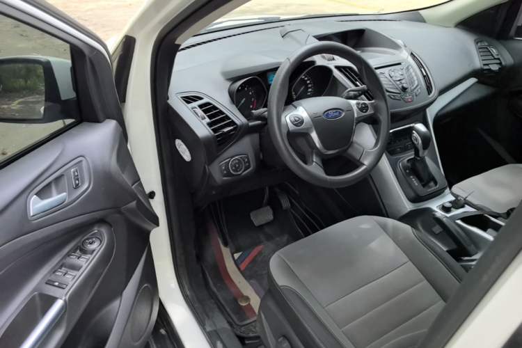 Used Ford Kuga 2015 1.5L GTDi Two-Wheel-Drive Comfort Model Driver Seat