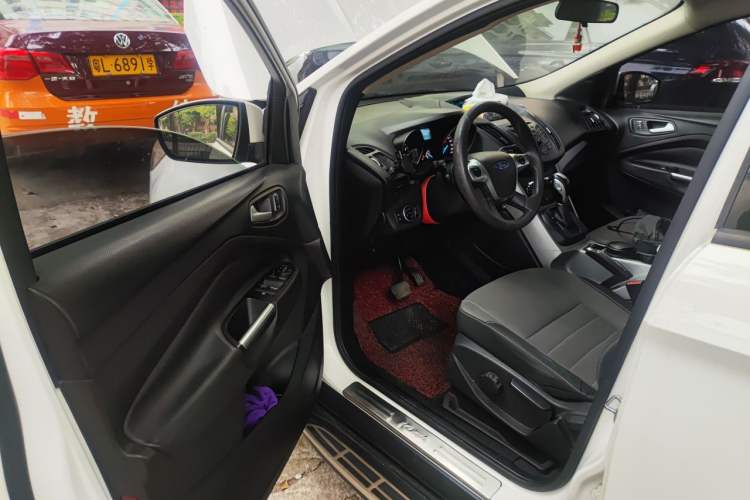 Used Ford Kuga 2015 1.5L GTDi Two-Wheel-Drive Comfort Model Driver Seat