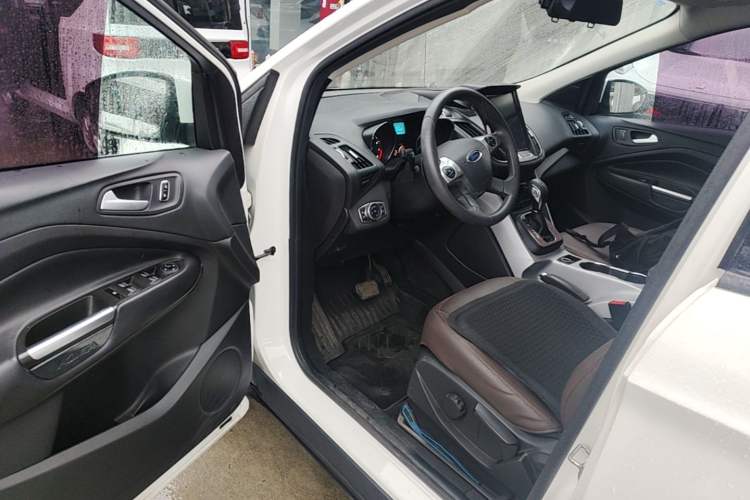 Used Ford Kuga 2015 1.5L GTDi Two-Wheel-Drive Comfort Model Driver Seat