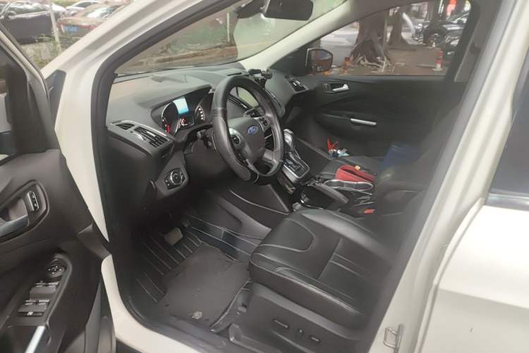 Used Ford Kuga 2015 2.0L GTDi Four-Wheel-Drive Sport Model Driver Seat