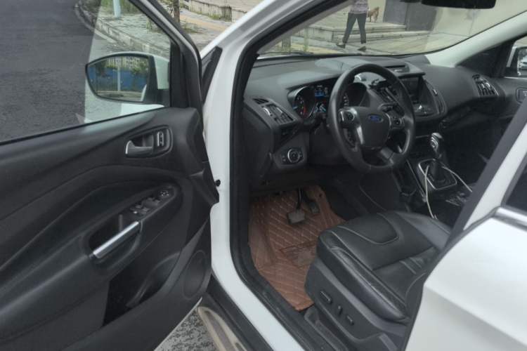 Used Ford Kuga 2015 2.0L GTDi Four-Wheel-Drive Sport Model Driver Seat