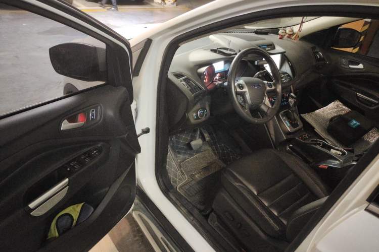 Used Ford Kuga 2015 2.0L GTDi Four-Wheel Drive Prestige Model Driver Seat