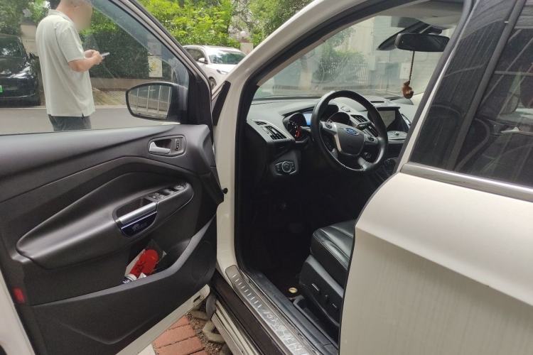 Used Ford Kuga 2015 2.0L GTDi Four-Wheel-Drive Sport Model Driver Seat