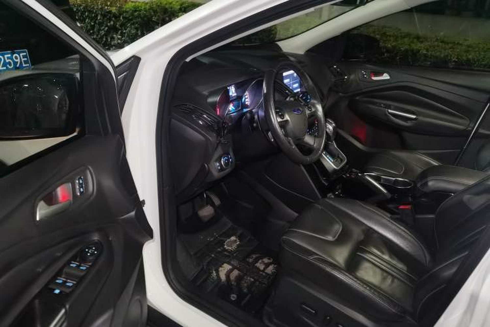 Used Ford Kuga 2015 2.0L GTDi Four-Wheel-Drive Sport Model Driver Seat