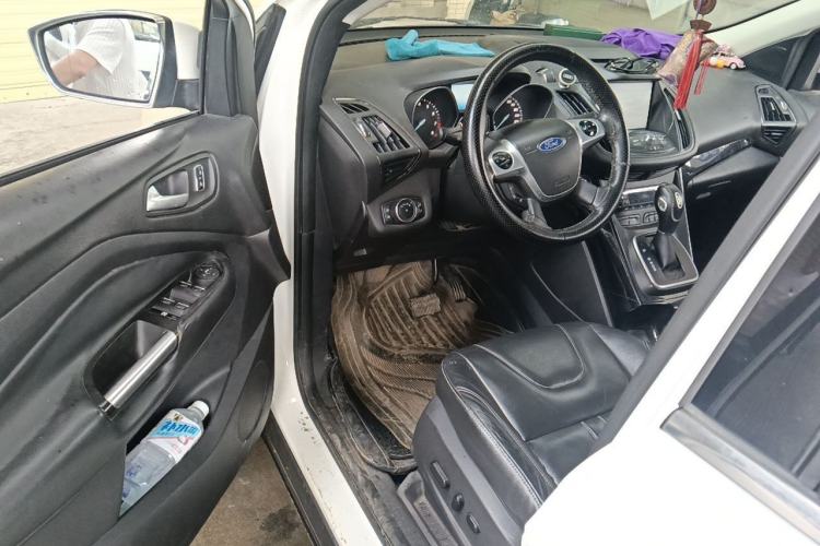 Used Ford Kuga 2015 2.0L GTDi Four-Wheel-Drive Sport Model Driver Seat