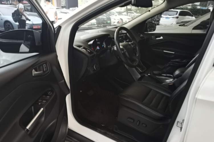 Used Ford Kuga 2015 2.0L GTDi Four-Wheel Drive Elite Model Driver Seat