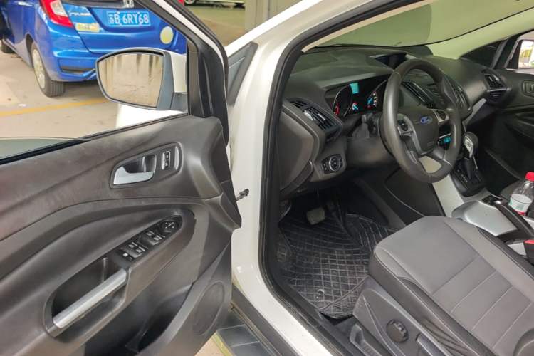 Used Ford Kuga 2015 1.5L GTDi Two-Wheel-Drive Comfort Model Driver Seat