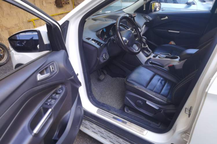 Used Ford Kuga 2015 1.5L GTDi Two-Wheel-Drive Comfort Model Driver Seat