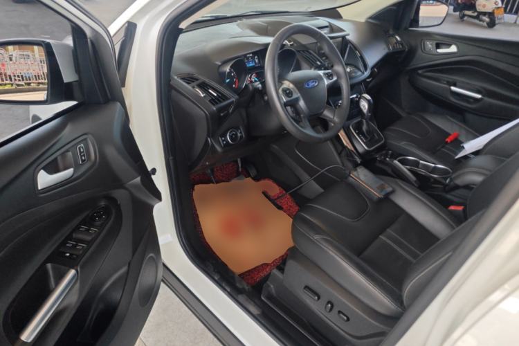 Used Ford Kuga 2015 2.0L GTDi Four-Wheel-Drive Sport Model Driver Seat