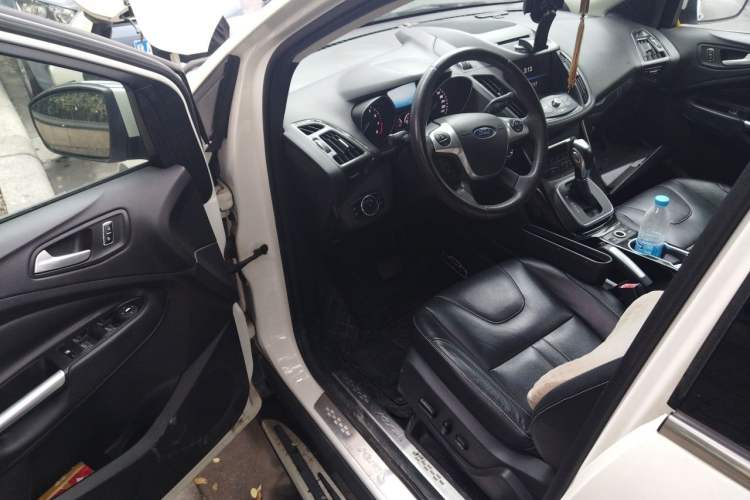 Used Ford Kuga 2015 2.0L GTDi Four-Wheel-Drive Sport Model Driver Seat