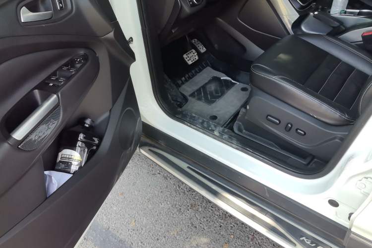 Used Ford Kuga 2015 2.0L GTDi Four-Wheel Drive Prestige Model Driver Seat