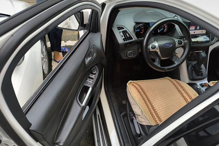 Used Ford Kuga 2015 1.5L GTDi Two-Wheel-Drive Comfort Model Driver Seat